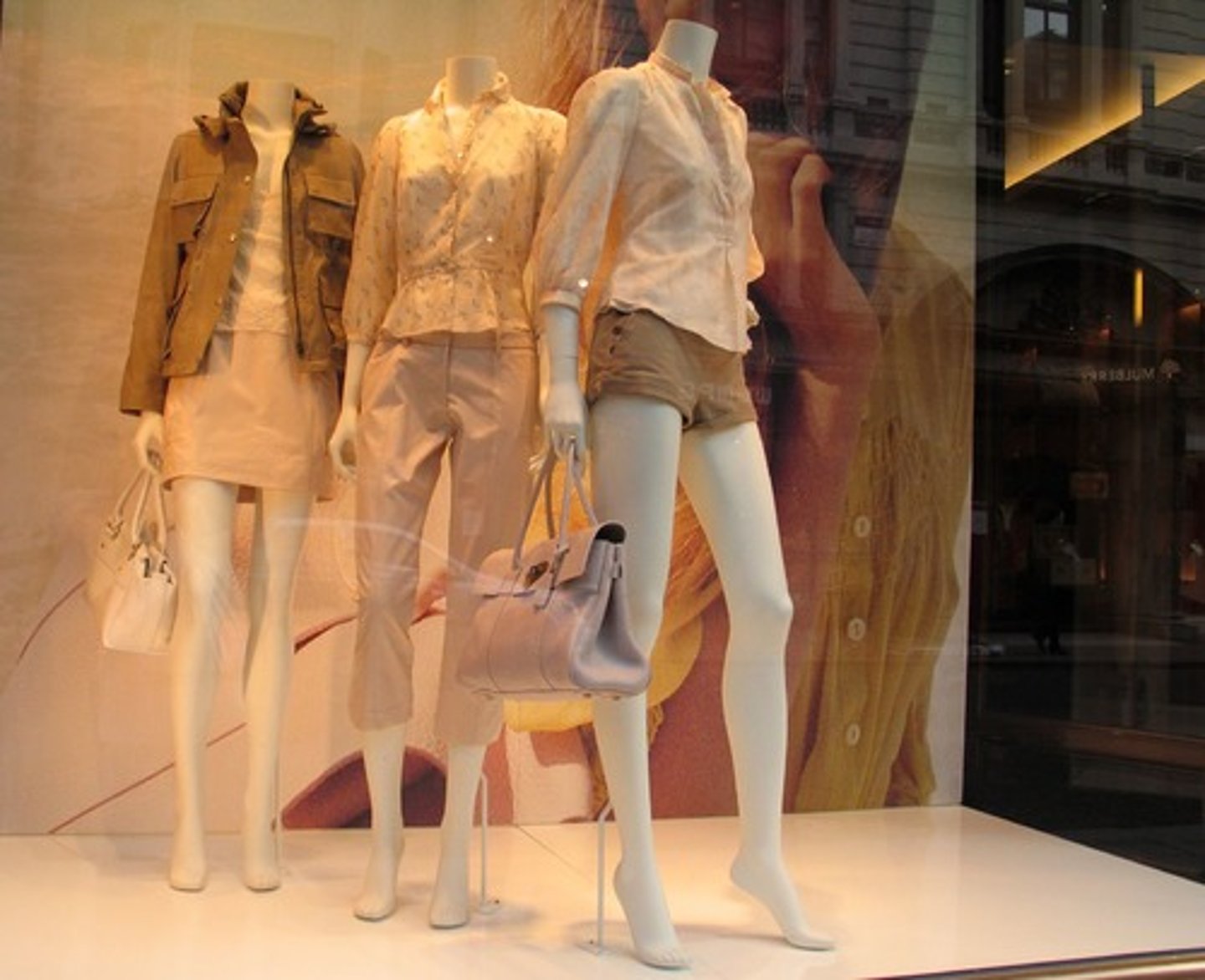 <p>Ethiopia: 1st African country H&amp;M began business with in 2013</p><p>✔ Created 4000 jobs in Ethiopia</p><p>Sponsored training &amp; healthcare centre</p><p>$15 million loan to develop textile industry</p><p>✘ Local businesses unable to compete</p><p>H&amp;M headquarters are in Sweden</p><p>Few other industries to support Ethiopia's economy</p><p>Take advantage of workers - low wages</p>