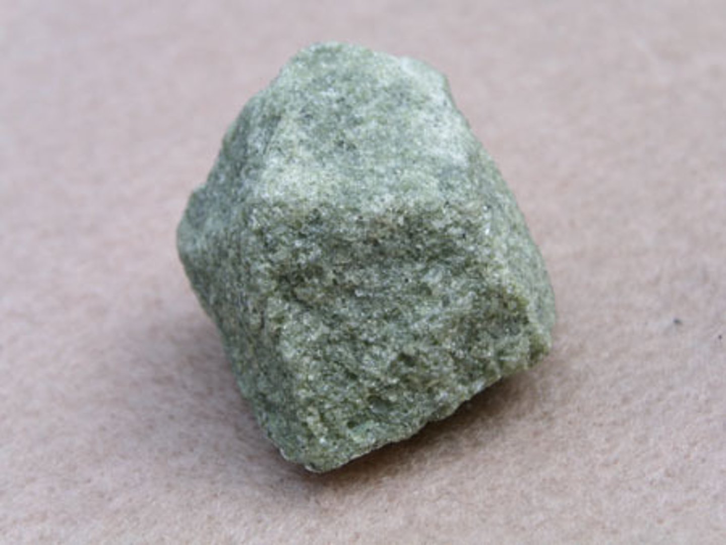 <p>the quality of being hard: độ cứng</p>