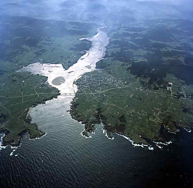 <p>Área litológica formada por los sedimentos que se han depositado en las depresiones de los grandes ríos peninsulares y en las llanuras litorales desde finales de la Era Terciaria hasta la actualidad</p>