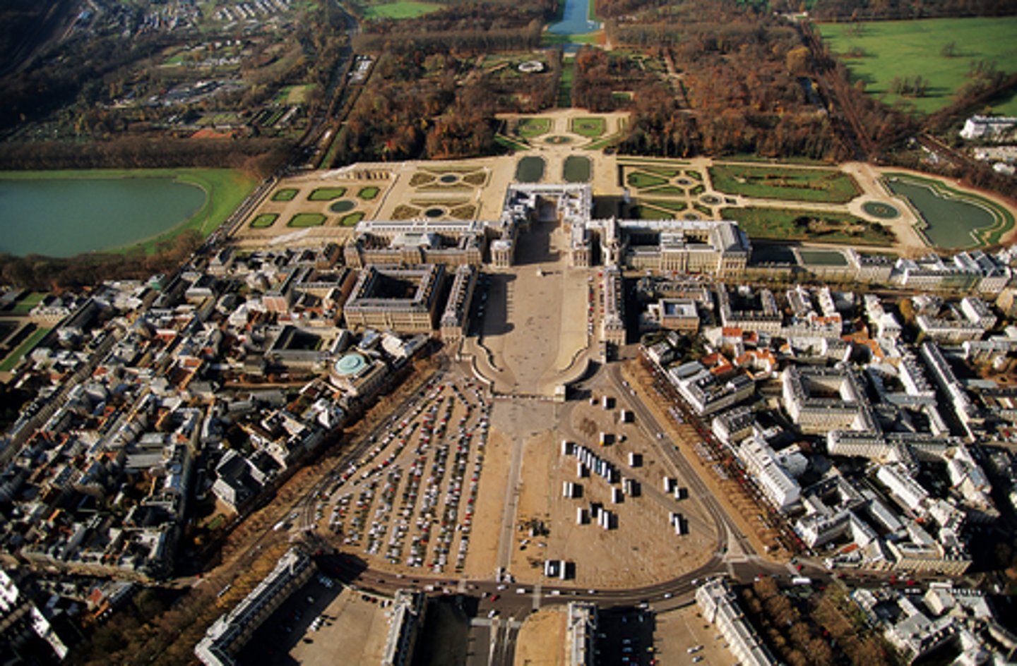 <p>Versailles, France. Louis Le Vau and Jules Hardouin-Mansart (architects). Begun 1669 C.E. Masonry, stone, wood, iron, and gold leaf (architecture); marble and bronze (sculpture); gardens.<br><br>Renovated hunting lodge into palace outside Paris. Ornate detail, with thousands of rooms, windows, staicases, and fountains.</p>