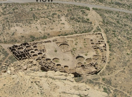 <p>pueblo bonito</p>
