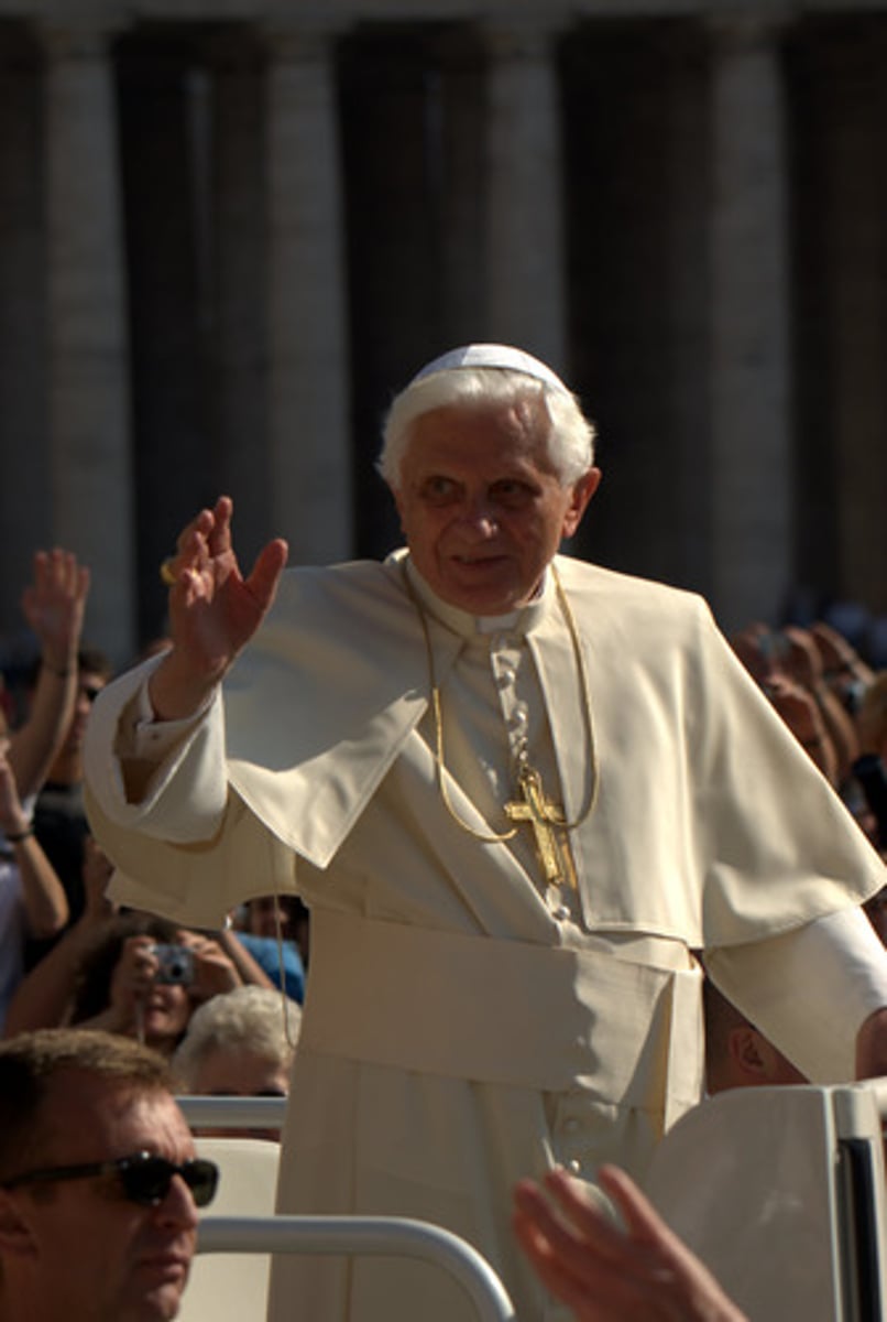<p>A government in which the society is ruled by religious leaders.</p>