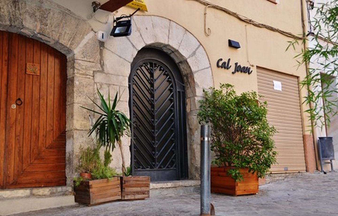 <p>hostel/ inn</p>