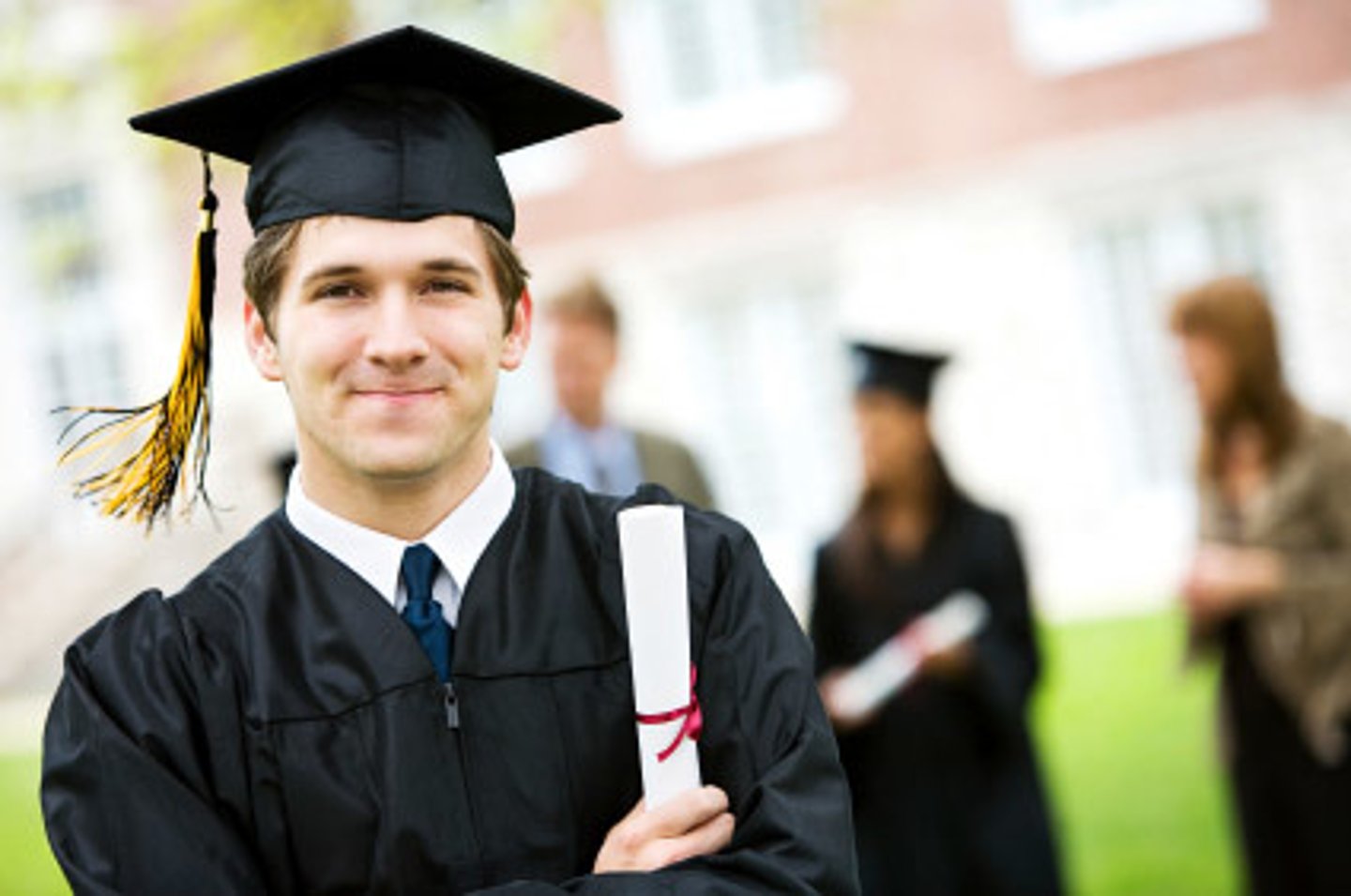 <p>(n)sinh viên ra trường</p><p>Ex: The main shortcoming is that a number of graduating students may start their professional career later than their fellows who do not choose to get a job or go on a trip after high school</p>
