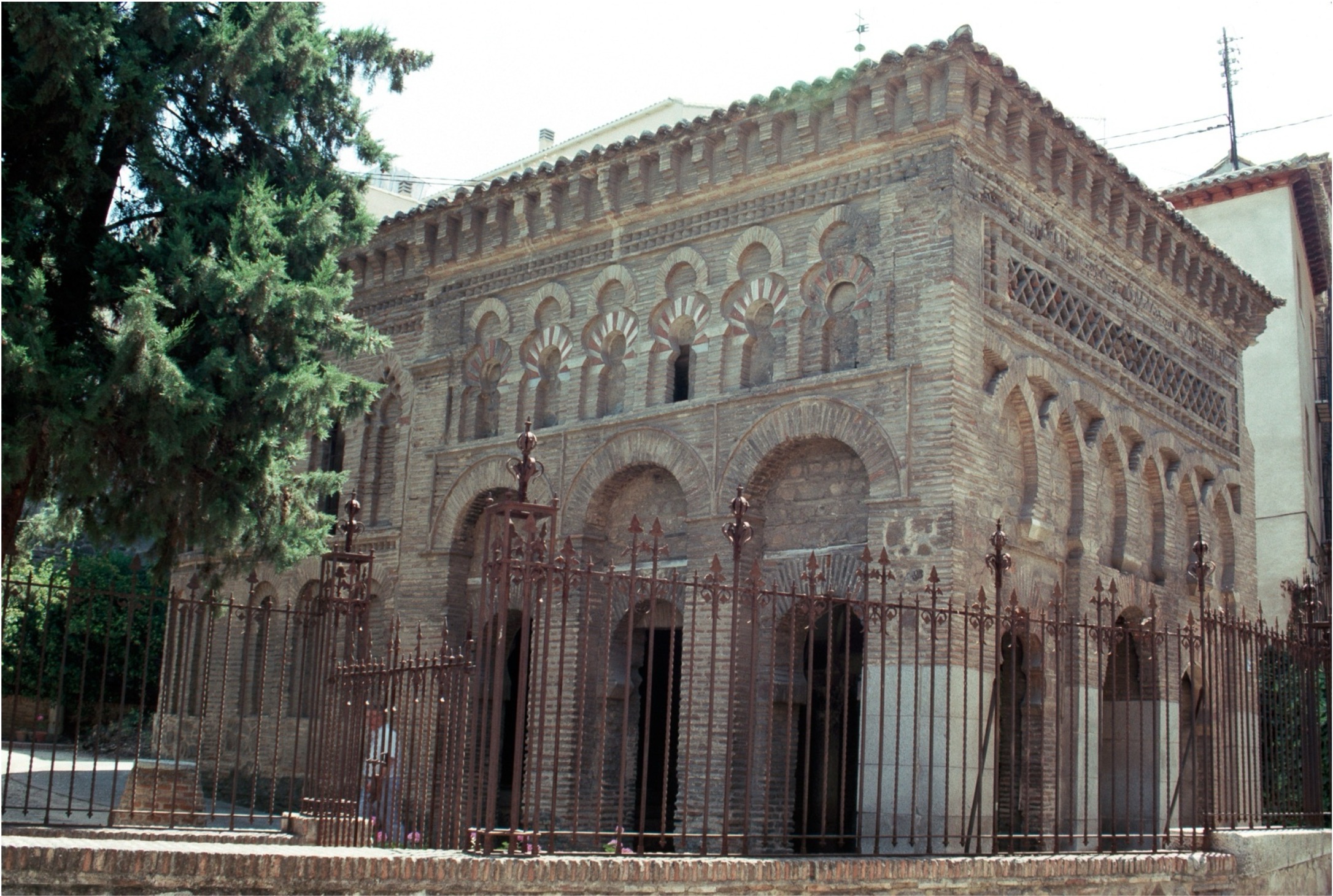 <p>Bab al-Mardum, Toledo (Spain), c. 1000 CE</p>