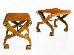 <p><span>Stołek bez oparcia, popularne do XIX w., powszechne</span></p>