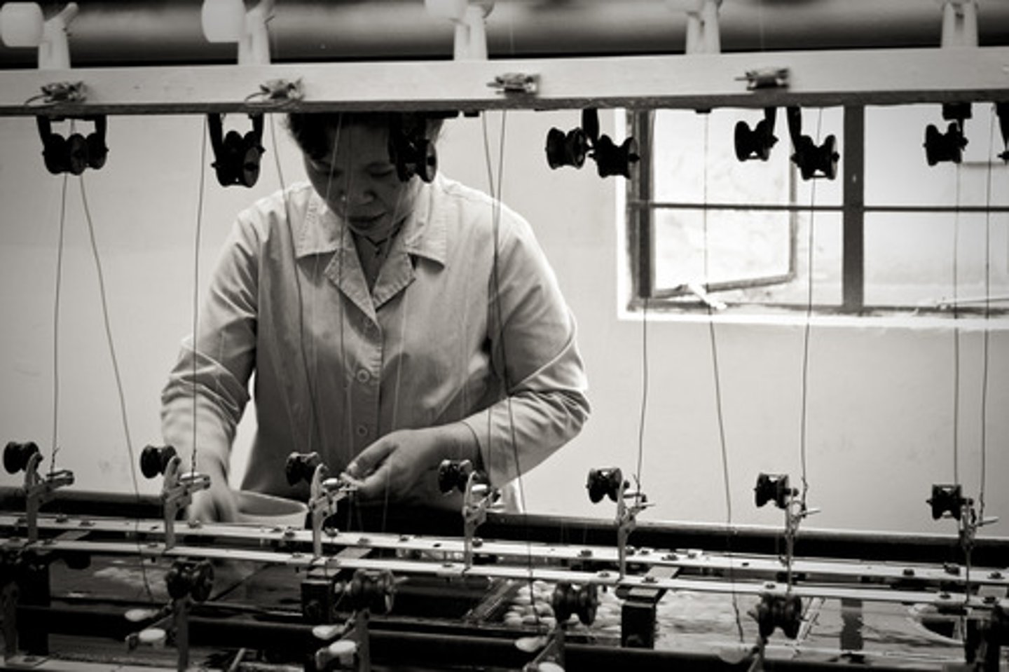 <p>to produce, manufacture</p>