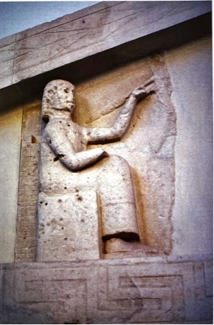 Pediment of the Temple of Artemis at Corcyra: Seated figure and Gigantomachy Battle - Features