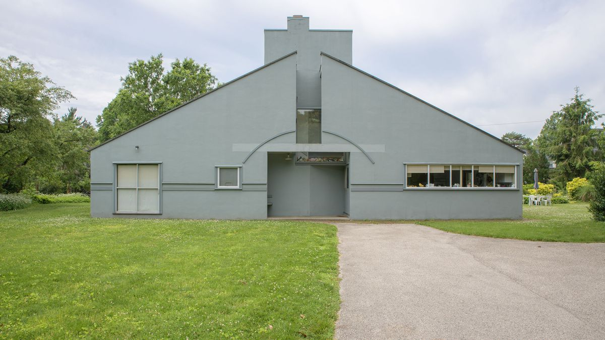 <ul><li><p>“less is a bore”</p></li><li><p><strong>Vanna Venturi House</strong></p></li></ul><p></p>