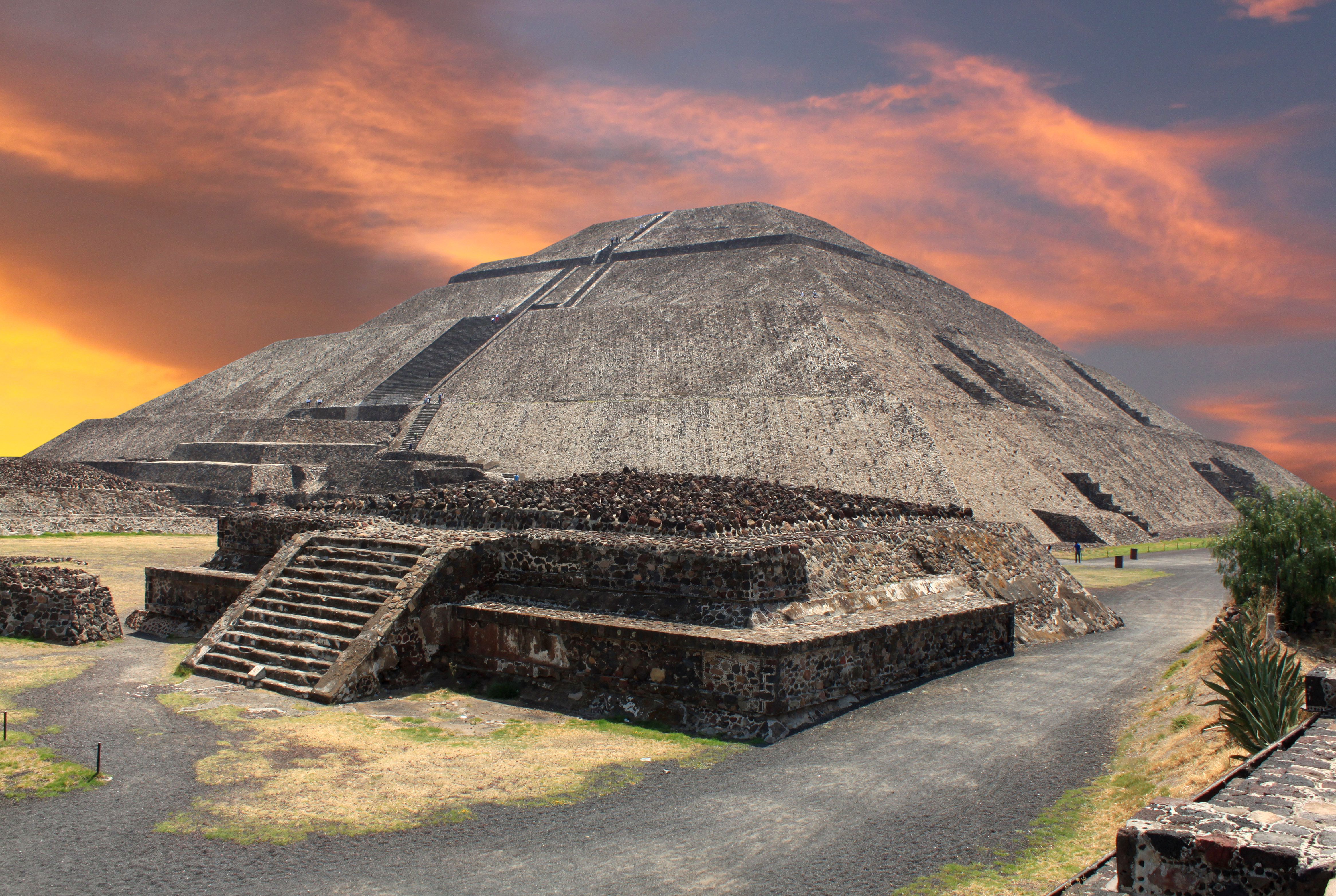<p>Pyramid of the Sun, at Teotihuacán</p>