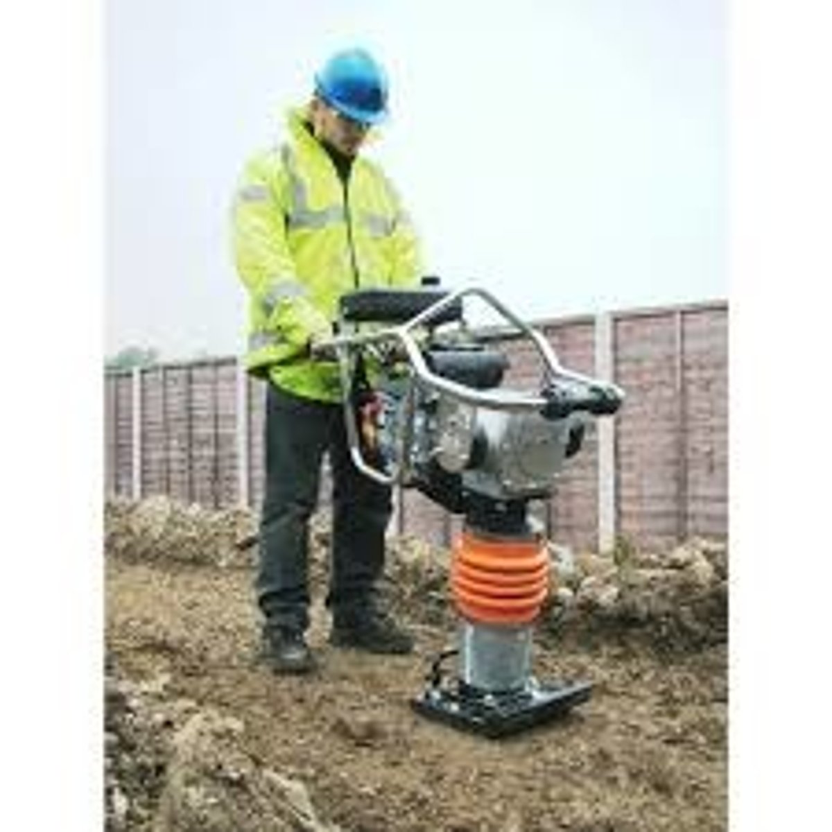 <p>撞击器; They used a rammer to compact the soil</p>