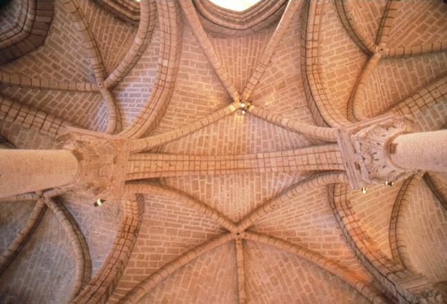 <p><strong>Katedrála sv. Denise:</strong></p><ul><li><p>Francie</p></li></ul><p></p>