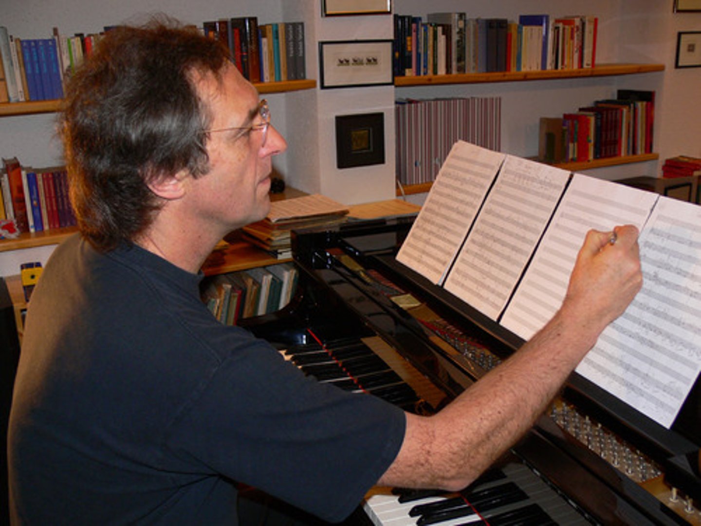 <p>composer</p>