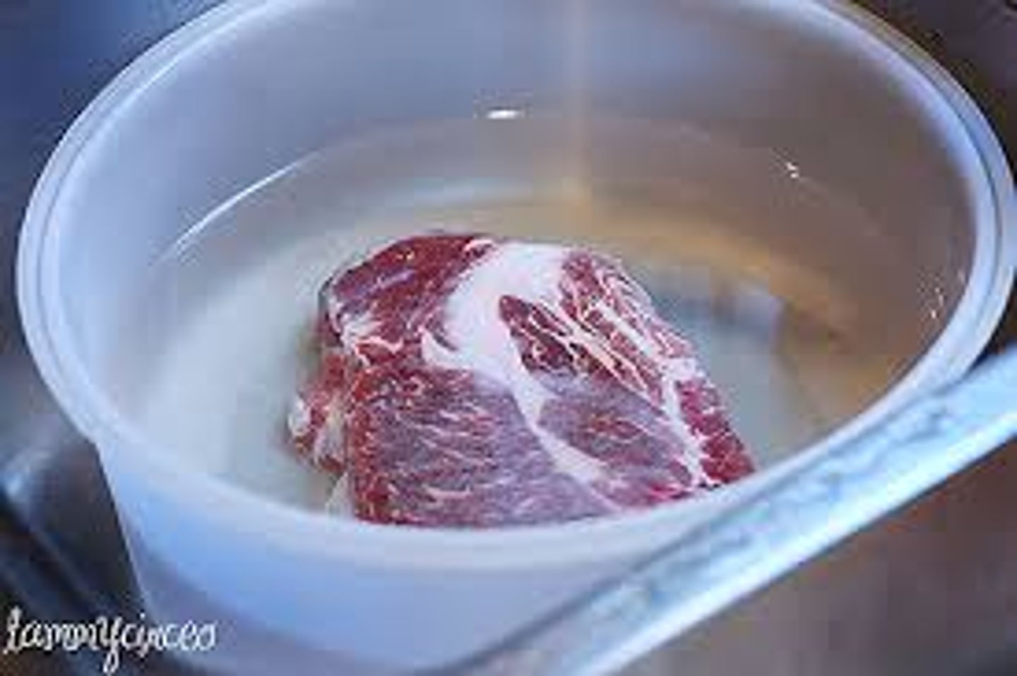 <p>rã đông</p><p>gradually get warm again after being very cold</p>