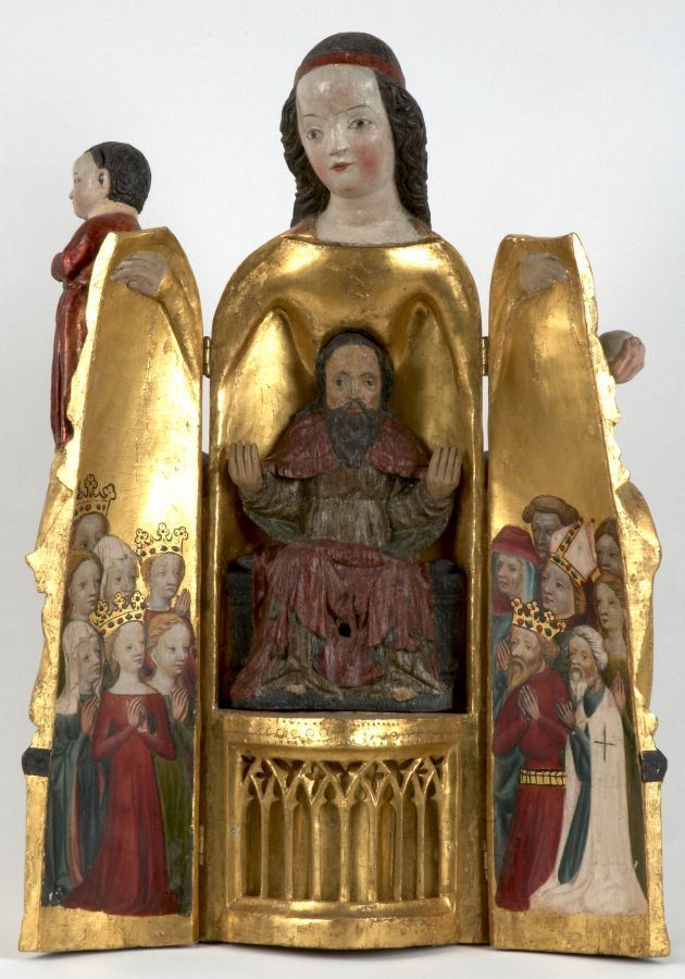 <p><span>Przedstawienie Madonny szafkowej jest przenośną formą </span>ołtarzową<span> podobna do </span>tryptyku<span> łączącego trzy typy ikonograficzne.</span></p><p><span>Tronującej Marii z Dzieciątkiem, po otwarciu płaszcza </span>Trójcy Świętej<span> na korpusie rzeźby, a na skrzydłach postaci wiernych chronionych pod opiekuńczym płaszczem </span>Marii<span>.</span></p>