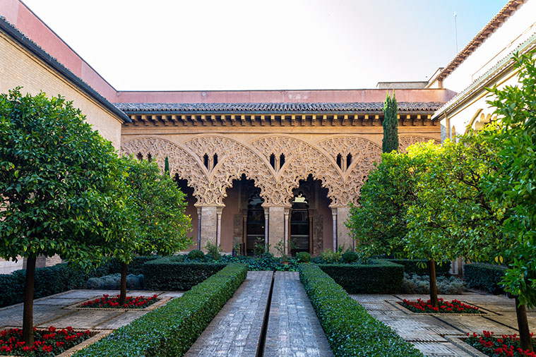<p>EL PALACIO HUDÍ DE LA ALJAFERÍA - El Patio de Santa Isabel.</p>