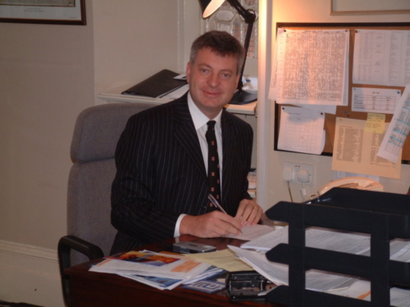 <p>офіс казначея (в школі, університеті)</p>