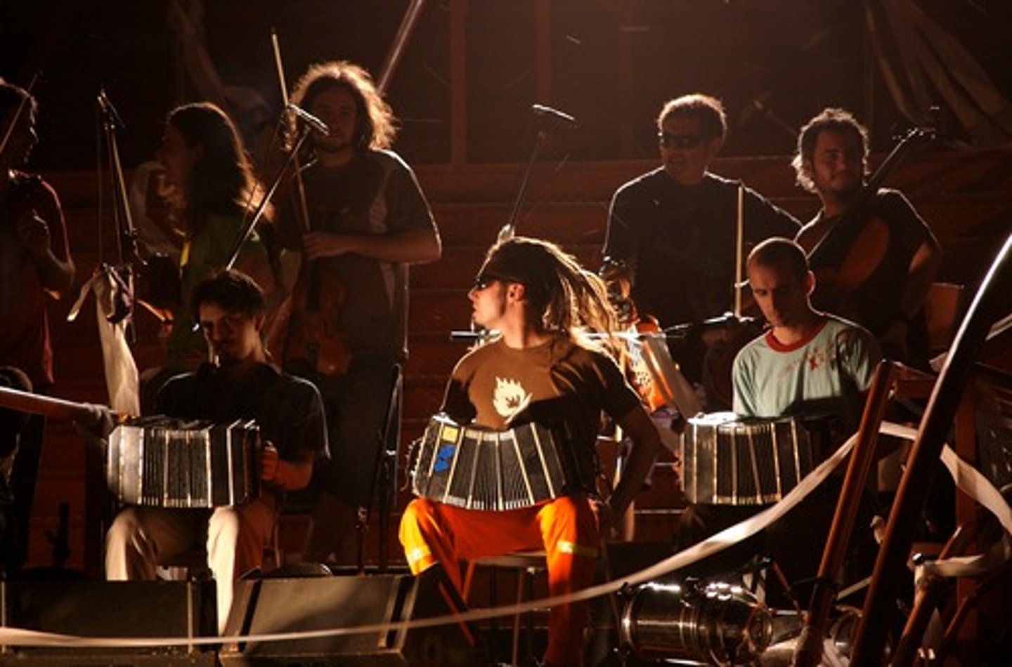 <p>Tango ensemble consisting of a piano, violins, a cello, a double bass and bandoneónes</p>