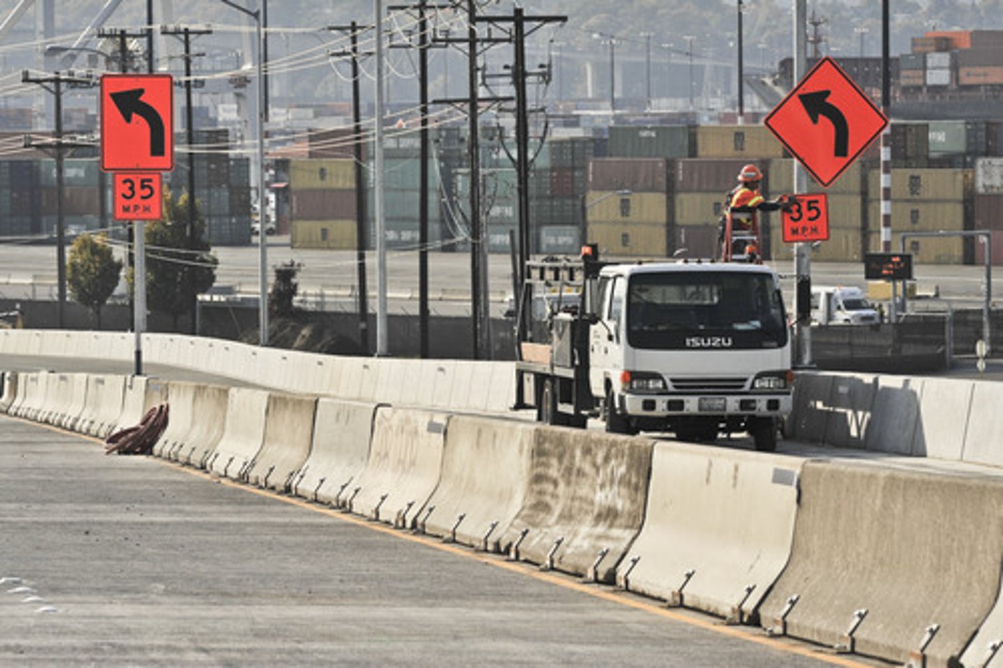 <p>Advisory Speed Sign</p>