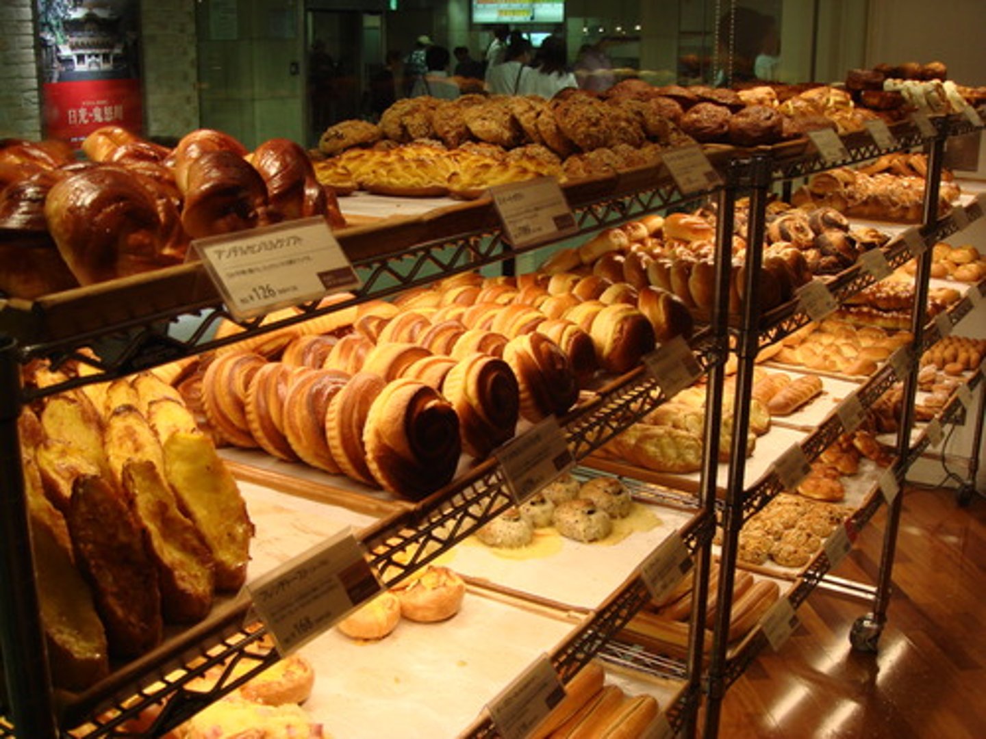<p>tiệm bánh mì</p>