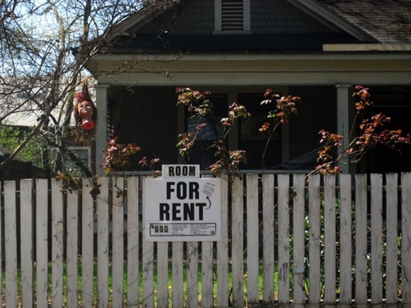 <p>A possessory interest in real property, could be estate for years, periodic tenancy, tenancy at will or sufferance. "I lease it."</p>