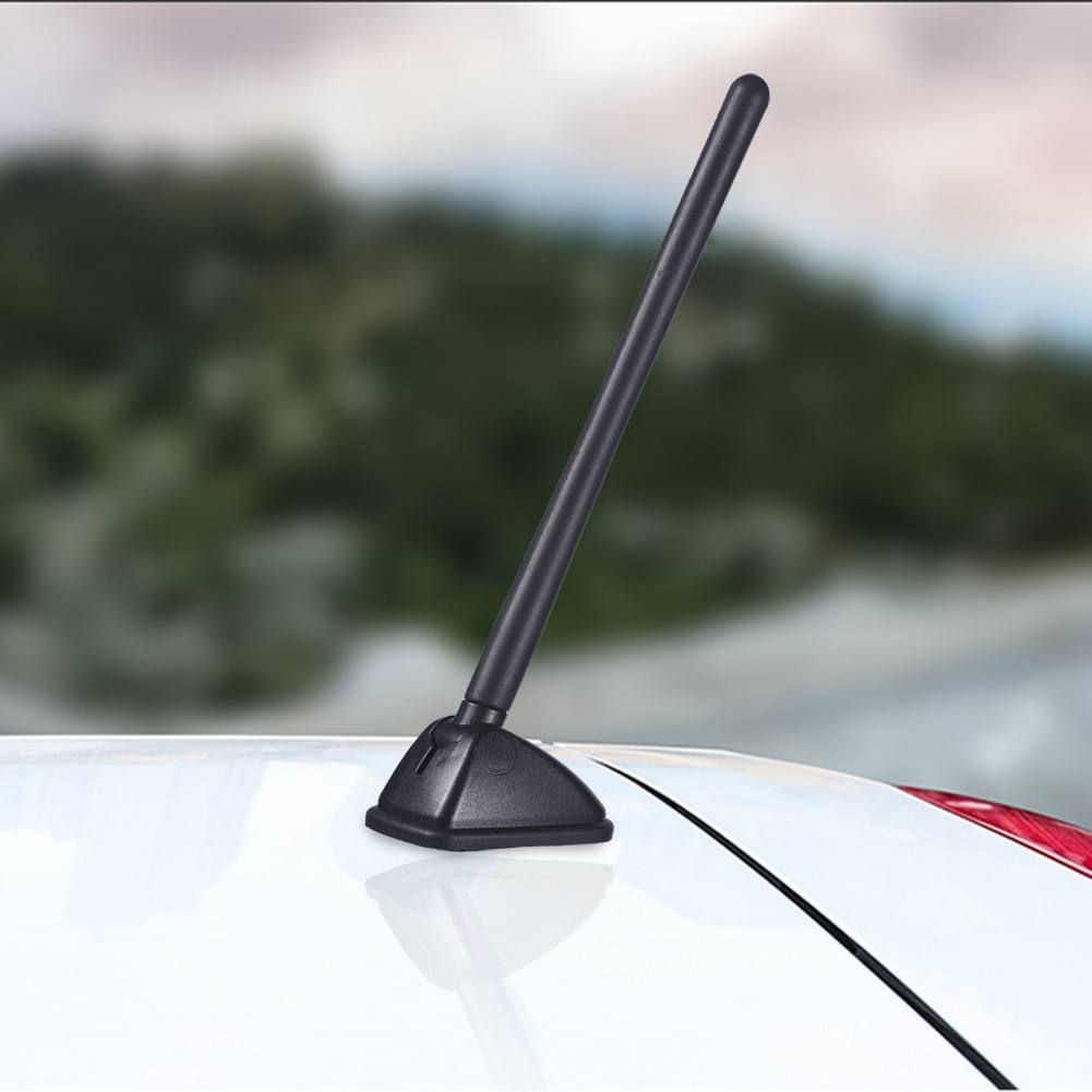 <p><span>a device that receives radio or television signals and is attached to a car</span></p>