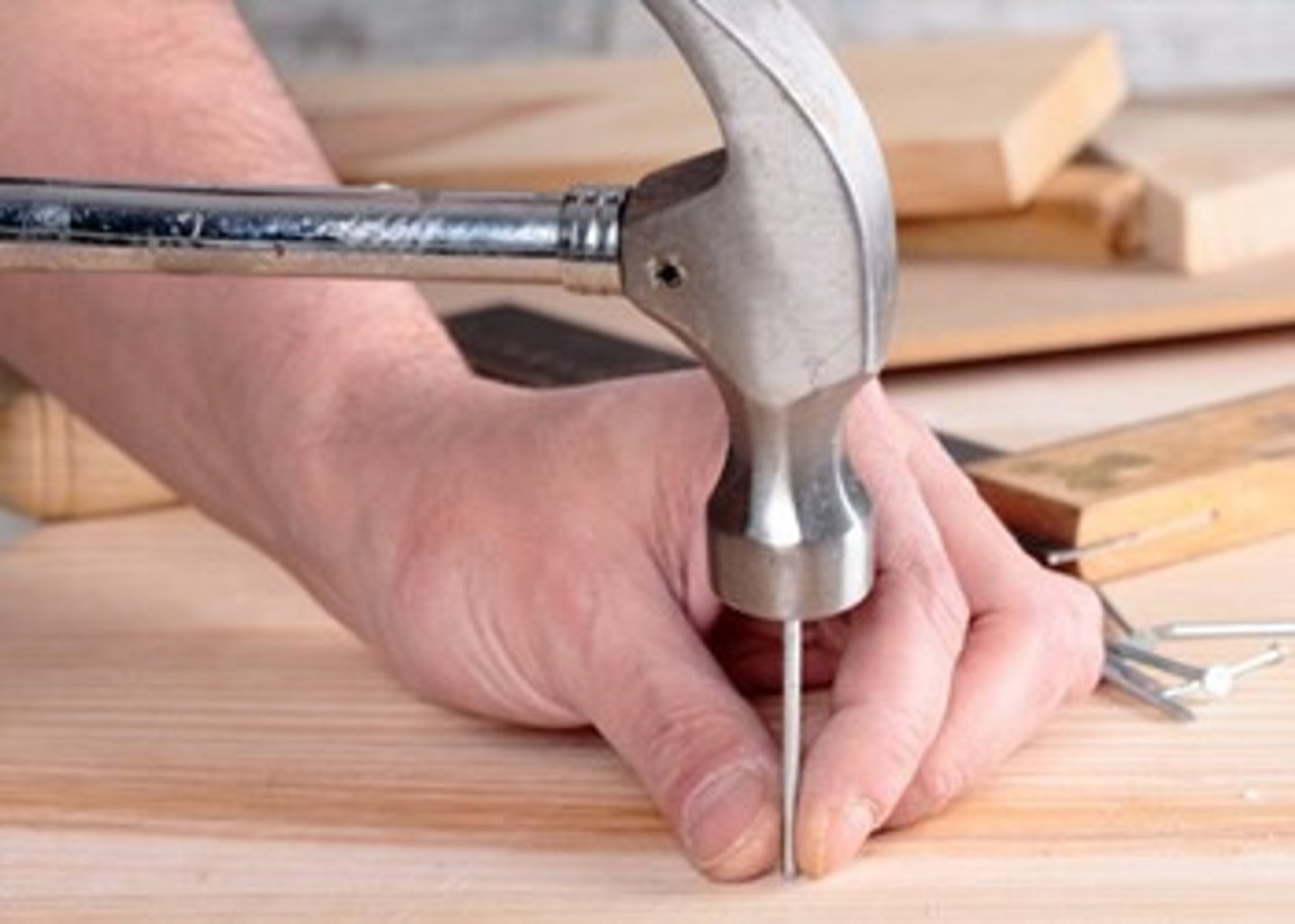 <p>? (nail down, pin down)</p>