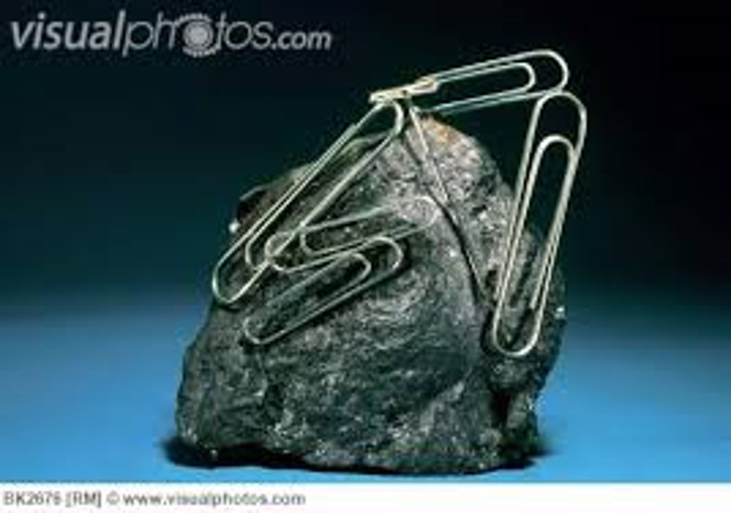 <p>đá nam châm</p>