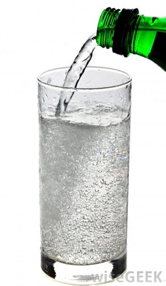 <p>Nước có ga (n) - Sparkling water</p><p>[탄산수]</p>