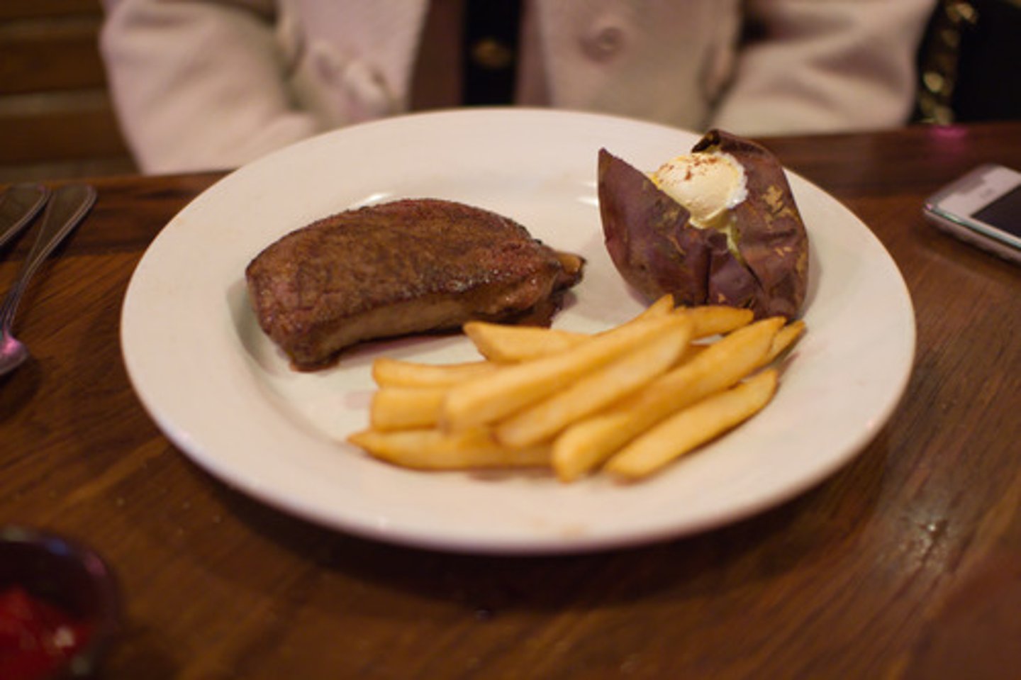 <p>Fries seasoned to perfection</p><p>Loaded: cheese bacon</p>