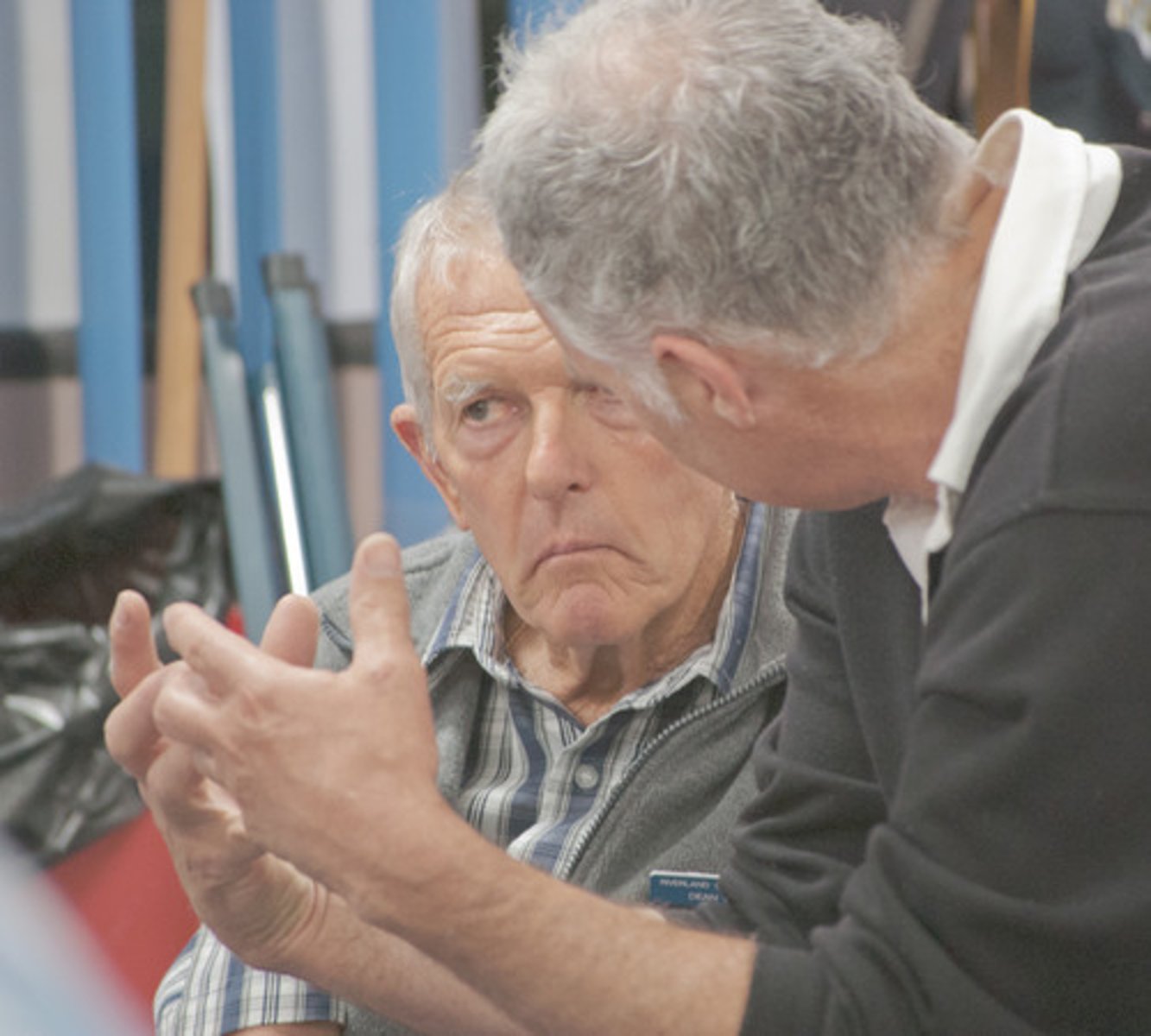 <p>giao tiếp, truyền tải</p><p>It was hard to get my point across to the audience.</p><p>Rất khó để truyền đạt ý của tôi cho khán giả hiểu.4</p><p>Nghĩa: Truyền đạt thông tin/ý tưởng sao cho người khác hiểu.</p><p>Ví dụ: "He tried to get his point across, but no one listened."</p><p>(Anh ấy cố gắng truyền đạt quan điểm của mình, nhưng chẳng ai nghe.)</p>