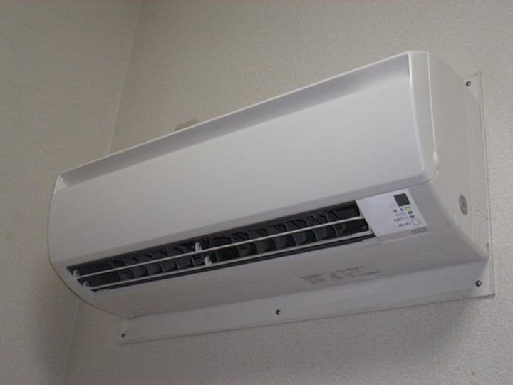 <p>kōng tiáo - air conditioner</p>