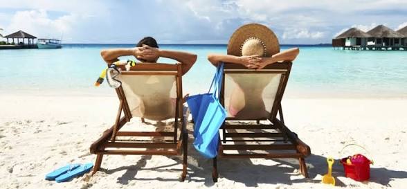 <p>À moins qu’on soit</p><p><span><span>À moins qu’on soit en vacances, on travaille beaucoup </span></span></p>