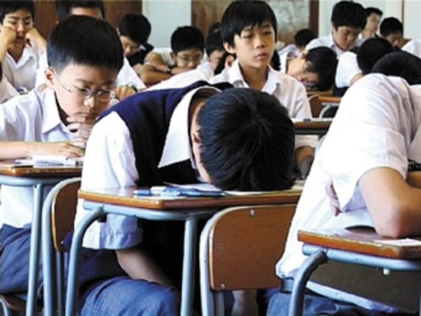 <p>Ngủ gật</p>