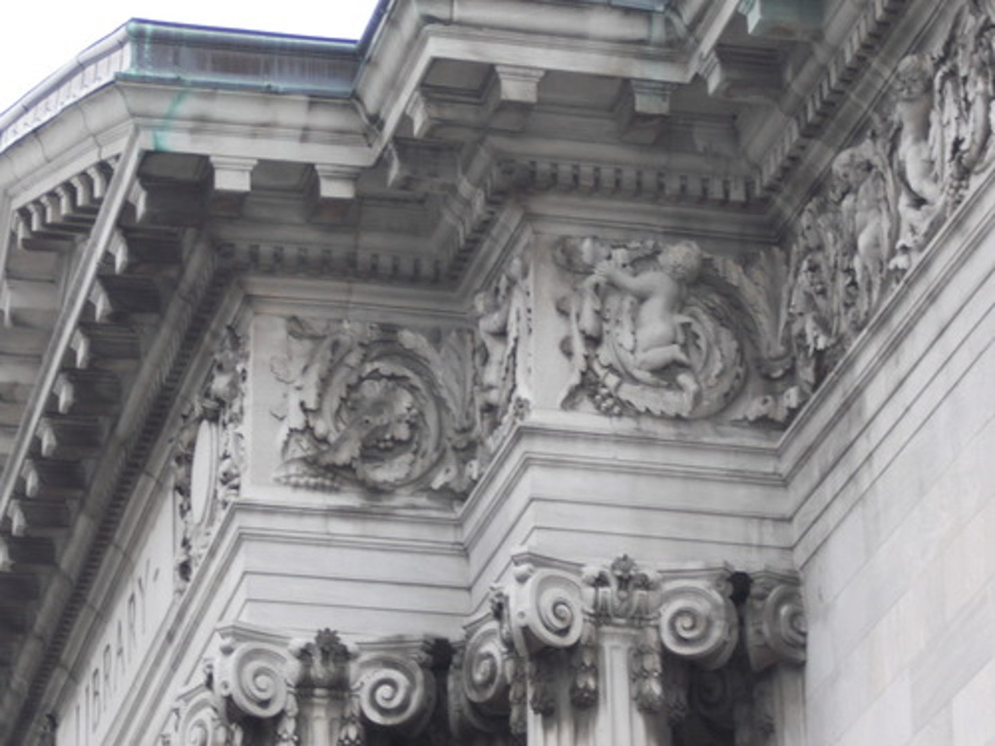 <p>a horizontal, continuous lintel, supported by columns or a wall (comprises the architrave, frieze, and cornice)</p>
