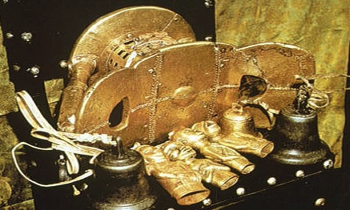 <p>Golden Stool (Sika Dwa Kofi) - 1700 CE</p>