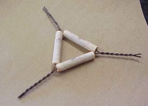 <p>PIPESTEM TRIANGLE (CLAY TRIANGLE)</p>