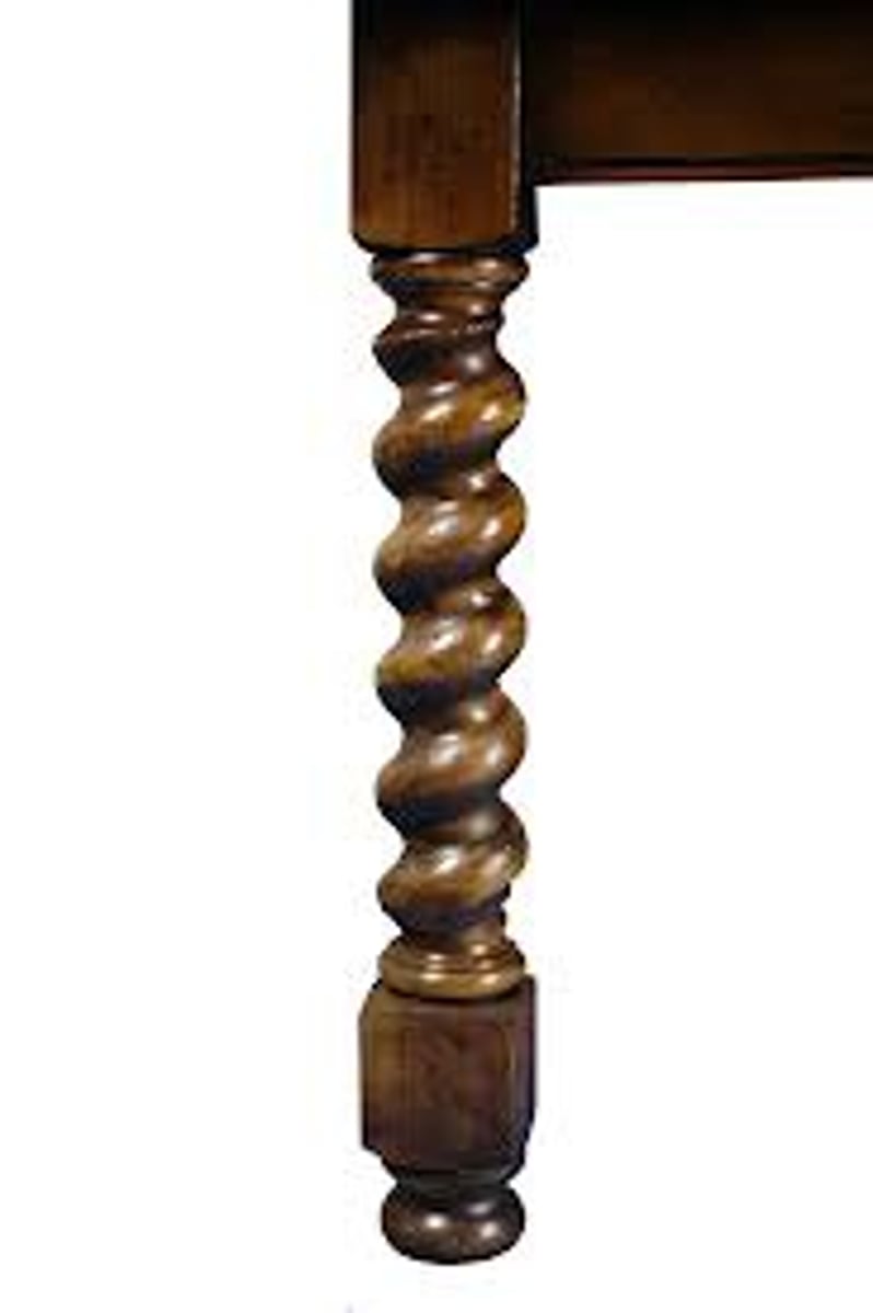 <p>A furniture leg that's turned so that it resembles a screw thread.</p>