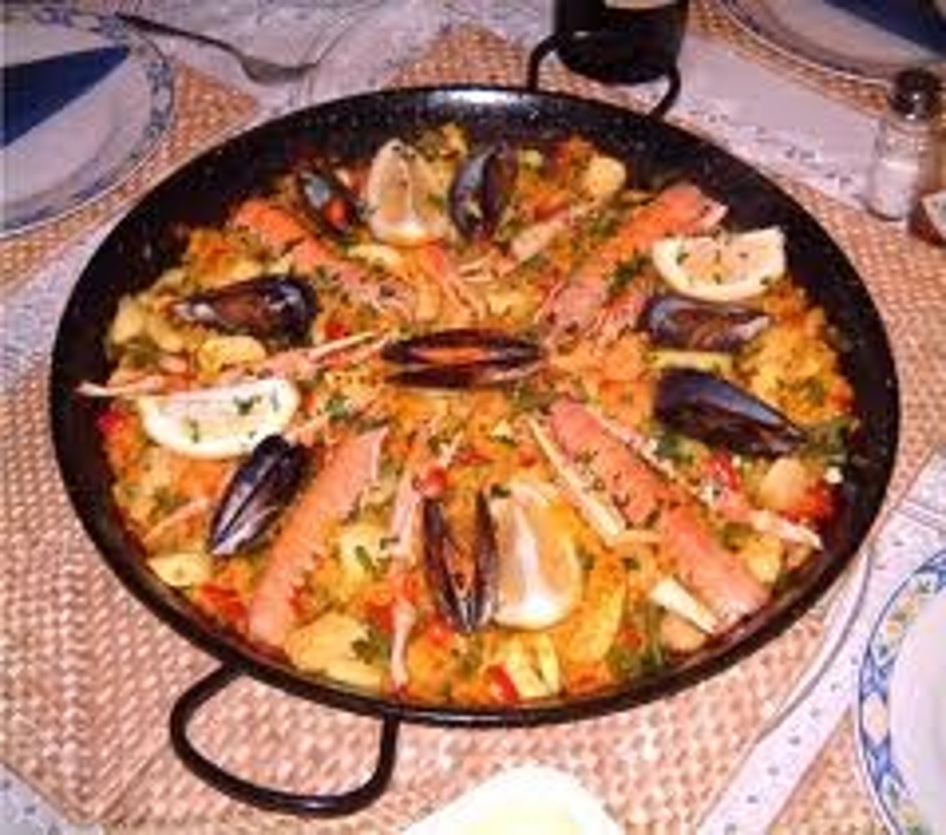 <p>traditional Spanish rice dish</p>