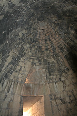 A type of tomb in Mycenaean architecture with a bee-hive shaped circular plan, also called a bee-hive tomb (Treasury of Atreus)