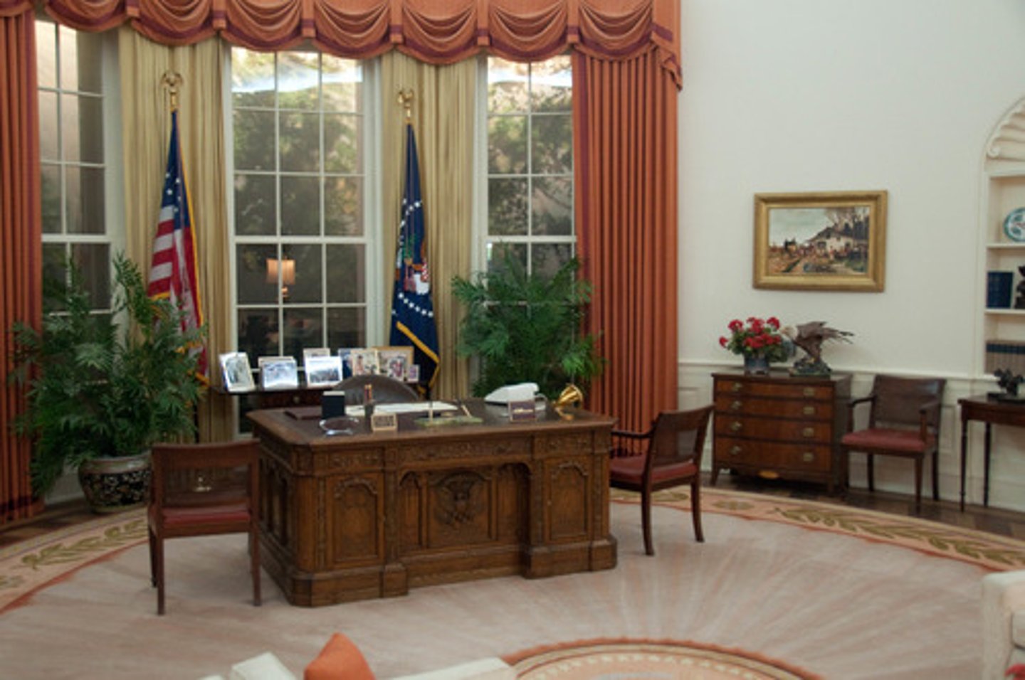 <p>A dominant presidency with ineffective checks and balances from other branches.</p>