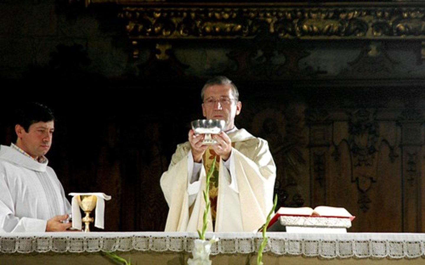 <p>bread consecration: offertory prayer, asking God to receive it to be sanctified and made holy; holds paten up to be true body/blood of Christ.</p>