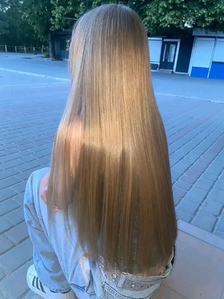 <p>straight hair </p>