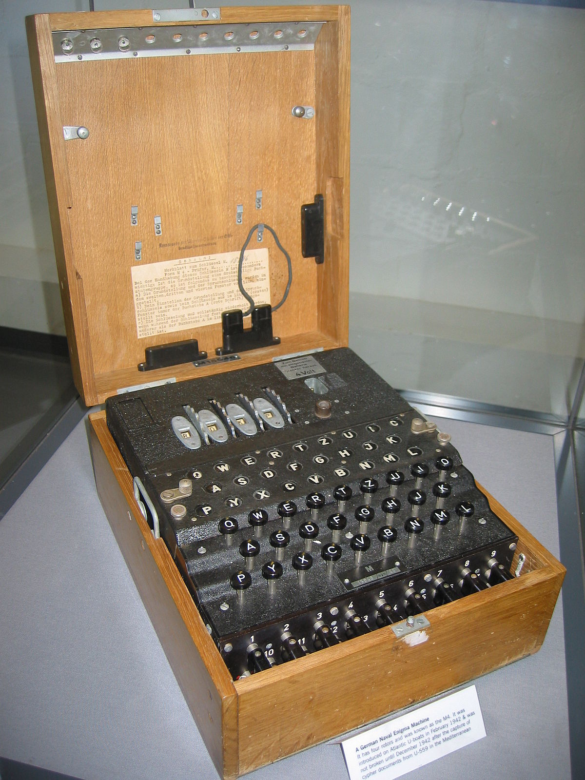 <p>Enigma, Lorenz - saksa allveelaevade ja lennukite jaoks mõeldud salakirjamasinad (alates 1920).</p>