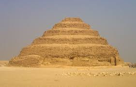 <p>Was built by Imhotep (Djoser’s architect), the first to build in stone</p><p>The first pyramid in Egyption history; marks the beginning of the Old Kingdom</p>