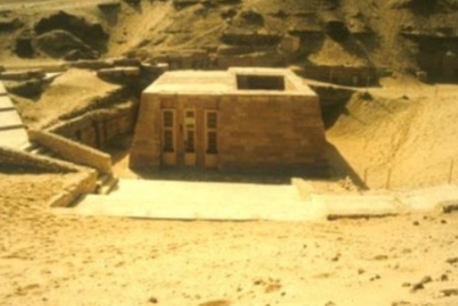 <ul><li><p>The standard tomb type in early Egypt characterized by a regular stone or brick structure made out of mud brick with sloping sides and a flat top over an underground burial chamber.</p></li><li><p>Created for bodies and items taken to afterlife meaning it was for the rich and pharaohs. Egyptians believed they would be alive much longer than they would be dead. Nobody was supposed to access the body so heavy slab was applied. If body was touched, body won’t make it to afterlife.</p></li></ul>