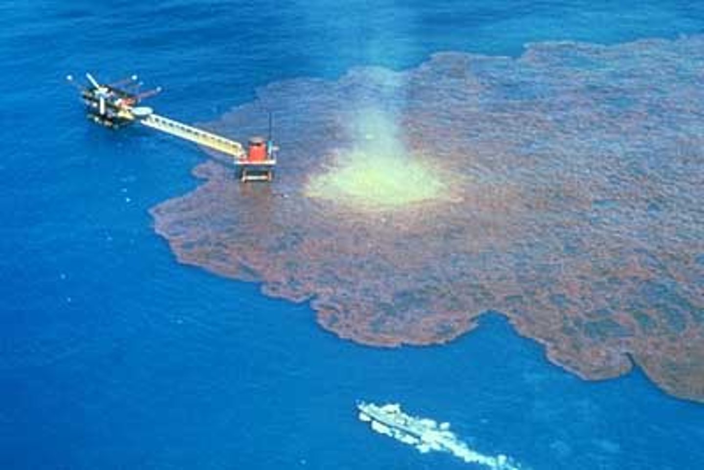 <p>oil spill</p>
