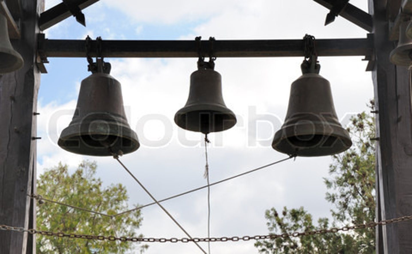 <p>The ability to produce a full, rich sound</p>