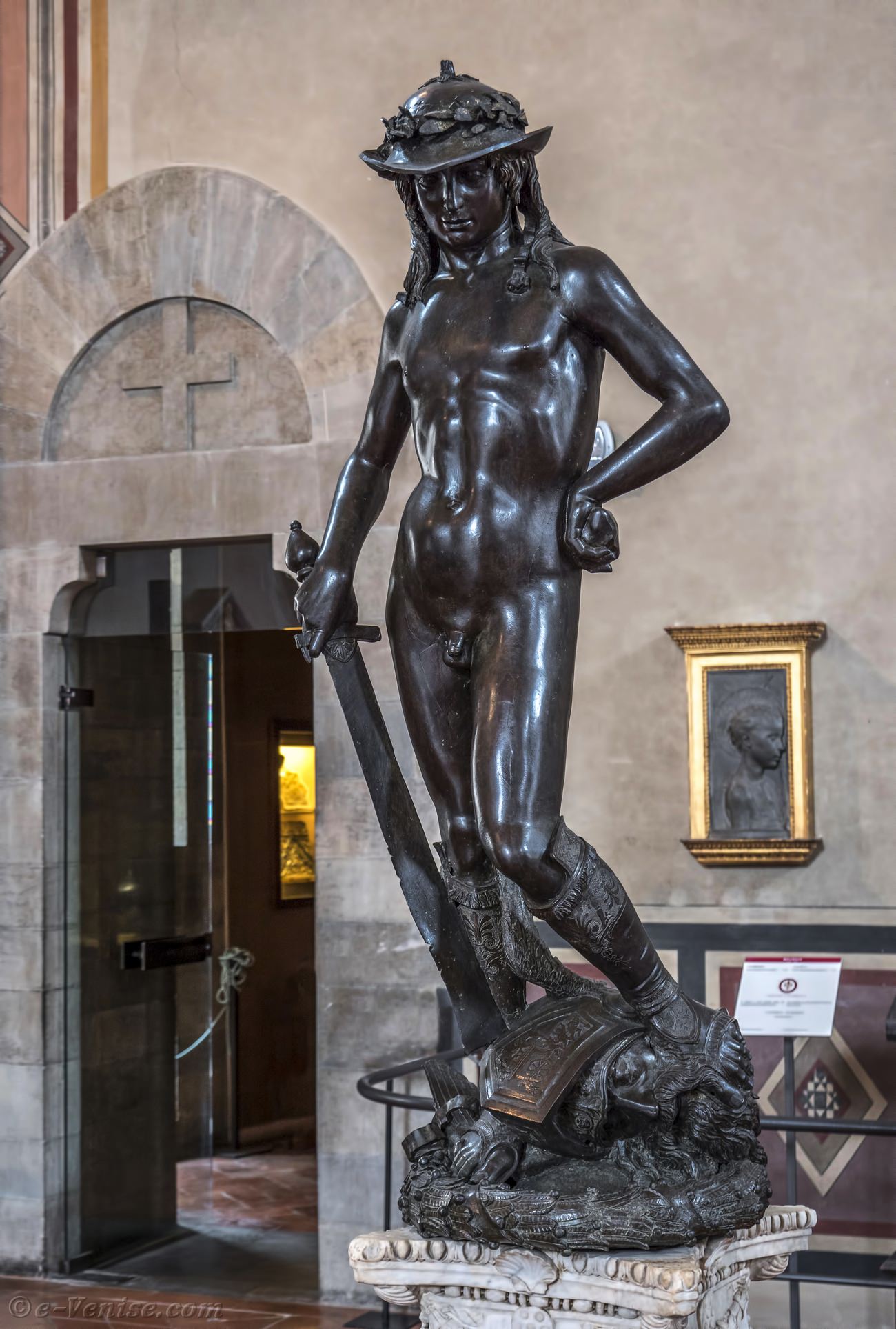 <ul><li><p><span style="background-color: transparent;"><strong><span>Fully nude sculpture by Donatello</span></strong></span></p></li><li><p><span style="background-color: transparent;"><strong><span>About the biblical character David, from David vs. Goliath</span></strong></span></p></li><li><p><span><strong><mark data-color="green" style="background-color: green; color: inherit;"><span>Laurel wreath</span></mark><span> </span></strong></span><span style="background-color: transparent;"><strong><span>- Was put on victors, a symbol of victory</span></strong></span></p></li></ul><p></p>