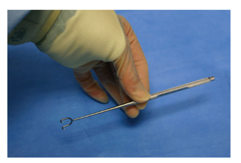 <p>Nickname: Double skin hook</p><p>Use: Retracts in General, Plastics, and hand procedures</p><p>Features: Cross serrations on handle, sharp, double curved mini tips</p>